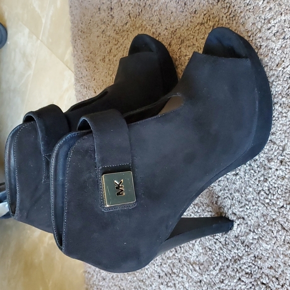 Michael Kors velcro  suede heels - Picture 2 of 10